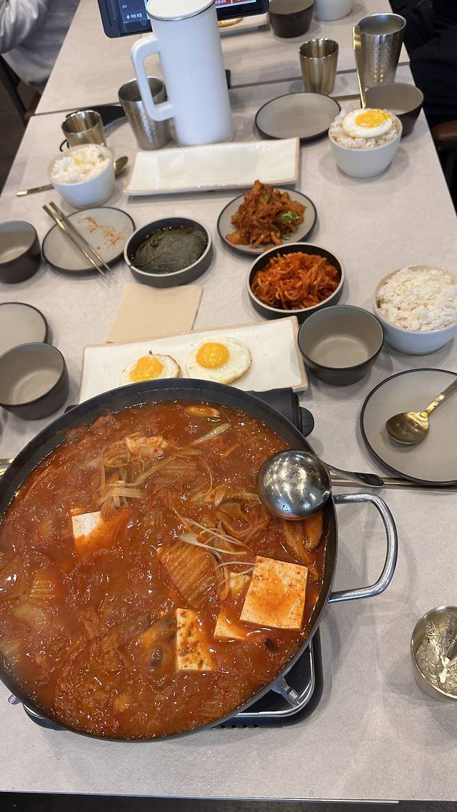 IMG_0234.jpeg 김치찌개 두루치기 점심