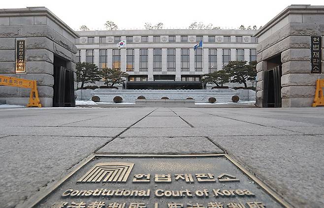 헌법재판소는 지난해 정부가 대규모 세수결손에 따라 임의로 지방교부세를 줄인 게 국회의 예산심의권을 위배했는지를 살펴보고 있다.[사진｜뉴시스]&nbsp;