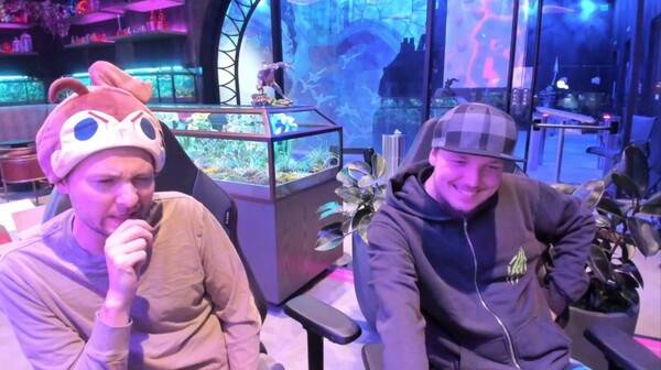 -&nbsp;트위치 스트리머 네크릿94(좌),&nbsp;크리스찬 링케 라이엇 게임즈 아케인 총괄 프로듀서 (출처 : 네크릿94 스트리밍 다시보기)