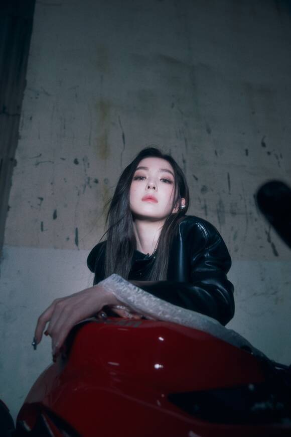 아이린은 "참 소중한 2024년인 것 같다. 팀으로도, 솔로로도, 개인적으로도 기억에 남을 한 해일 것 같다"고 올해를 돌아봤다. /SM엔터