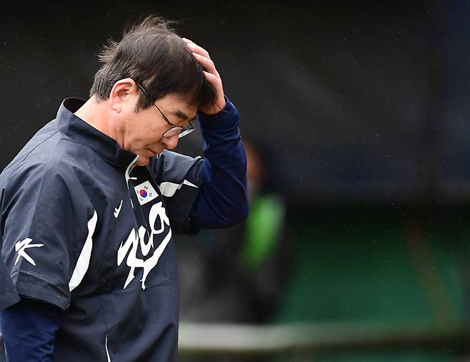 지난 18일 프리미어12 야구대표팀이 대만 타이베이 티얀무구장에서 호주와 경기에서 대표팀이 호주에 5대 2로 승리했다. 경기 종료 후 팬들에게 인사하며 돌아서는 류중일 감독. /송정헌 스포츠조선 기자
