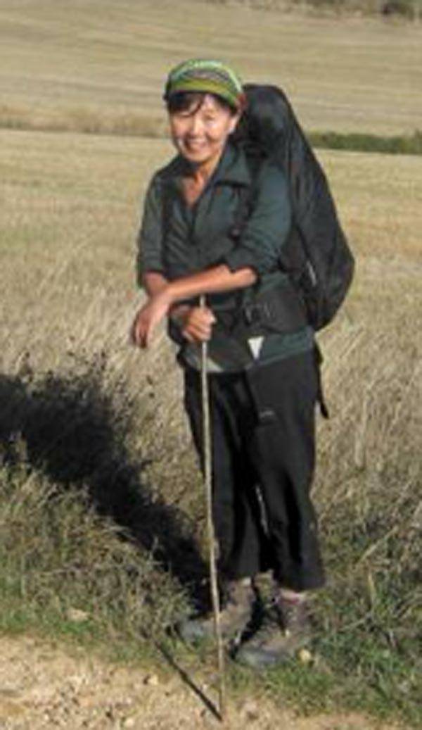 2006년 9월 산티아고 길 중 메세타 고원에서 기념촬영을 하고 있는 서명숙 이사장.