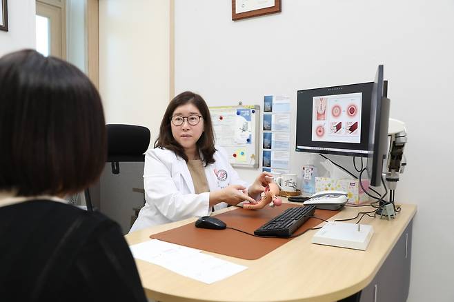 자궁경부이형성증에 대해 설명하고 있는 경민선 교수