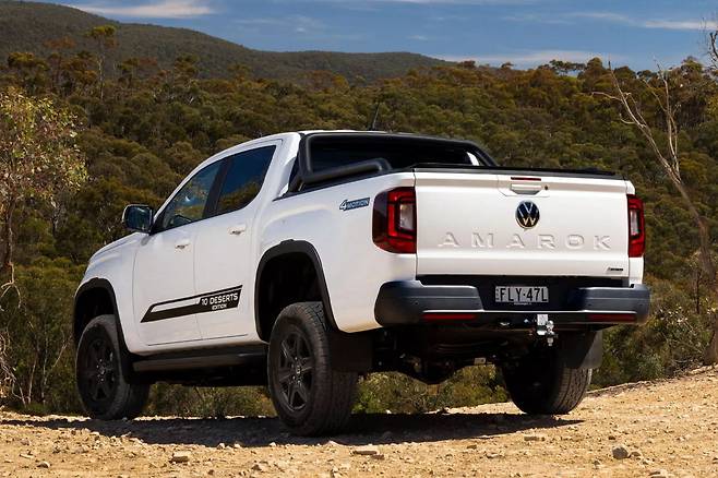 폭스바겐 아마록 10 데저트 에디션 후면