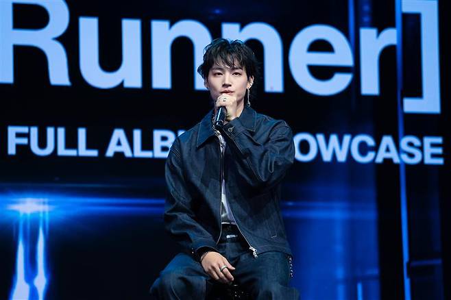 Jay B speaks during a showcase on Nov. 27 at Yes 24 Live Hall in Gwangjin District, eastern Seoul. [DANIELA GONZALEZ PEREZ]