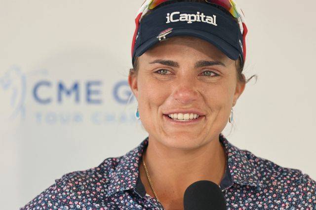 지난 25일 막을 내린 LPGA투어 시즌 최종전 CME그룹 투어 챔피언십을 끝으로 투어와 작별을 고한 렉시 톰슨이 눈물을 흘리고 있다. AFP연합뉴스