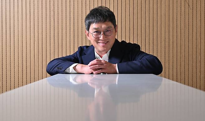 개그맨 겸 작가 고명환이 지난 10월 29일 오전 서울 용산구 헤럴드스퀘어 스튜디오에서 헤럴드경제와 인터뷰에 앞서 포즈를 취하고 있다.  임세준 기자