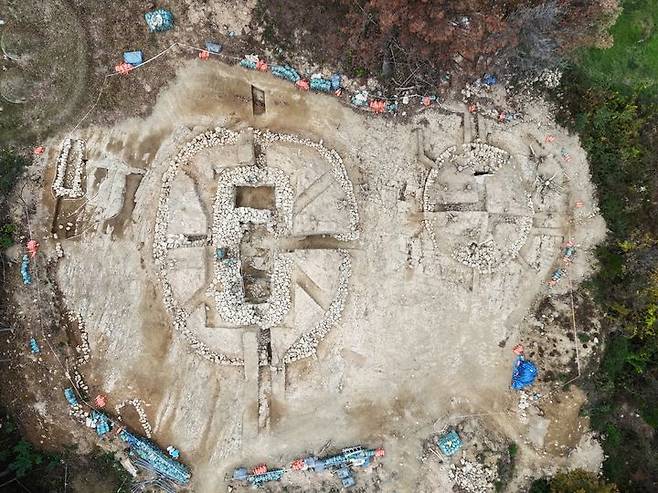 [창녕=뉴시스] 창녕 계성고분군 4호분, 19호분 전경. (사진=창녕군 제공) 2024.11.27. photo@newsis.com *재판매 및 DB 금지