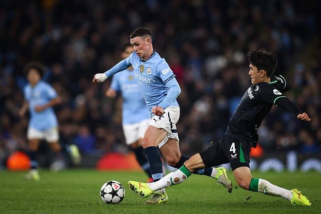 ▲ 이날 경기에서 황인범은 후반 종료 직전 교체되며 페예노르트 원정 팬들의 기립 박수를 받았다. 펩 과르디올라 맨체스터 시티 감독은 풀리지 않은 경기에 허탈감과 분노를 동시에 표현했다. ⓒ연합뉴스/AFP/AP/REUTERS