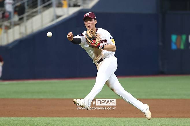 ▲ 김혜성은 키움의 주전 2루수였지만, 유격수로도 뛸 수 있는 선수다. ⓒ곽혜미 기자