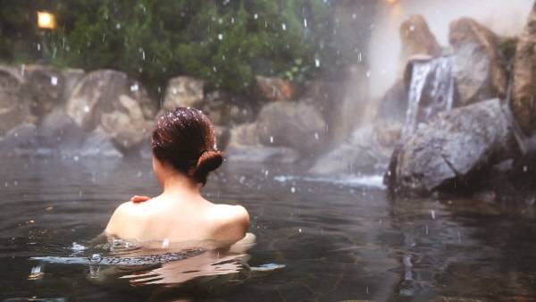 유모토 온천은 아늑하고 조용한 분위기를 자랑한다 / 부관훼리