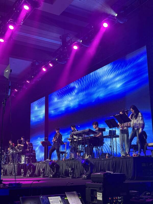 2024년 장윤정 미국 공연때. 왼쪽에서 두번째가 김수환. [사진제공=김수환]