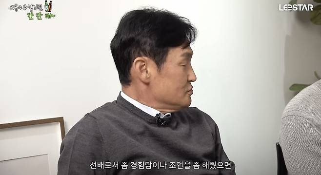 1000168619.jpg 최용수: 우리가 선배로서 좀 더 경험담이나 조언을 해줬으면..