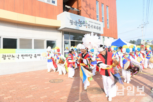 광주시 무형문화재 제8호인 광산농악보존회는 ‘제4회 유네스코 인류무형유산 광산농악 한마당 축제’를 하남동 광산농악 전수교육관에서 오는 30일 오후 2시에 진행한다. 사진은 지난 행사 모습.