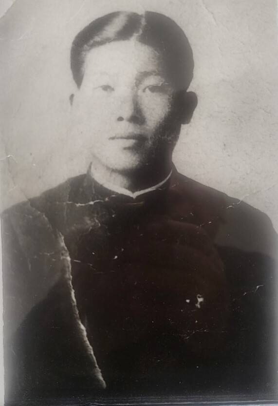지난해 진실규명 결정을 받고 국방경비법에 따른 군법회의 사형 판결문이 나와 진실규명 결정 취소 안건이 상정된 백락정의 젊은 시절 사진. 유족 제공
