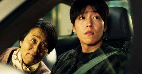 다음 달 4일 개봉하는 영화 ‘원정빌라’의 한 장면. 부산의 영화 인력과 부산영상위원회의 지원 아래 만든 ‘메이드 인 부산’ 영화이다.  케이드래곤 제공