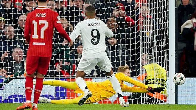 페널티킥을 실축하는 레알 마드리드의 킬리안 음바페