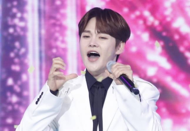 지난 4월 서울 마포구 상암동 SBS 프리즘타워에서 열린 ‘트롯뮤직어워즈 2024’에서 ‘트롯꿈나무상’을 받은 가수 박서진. 뉴스1