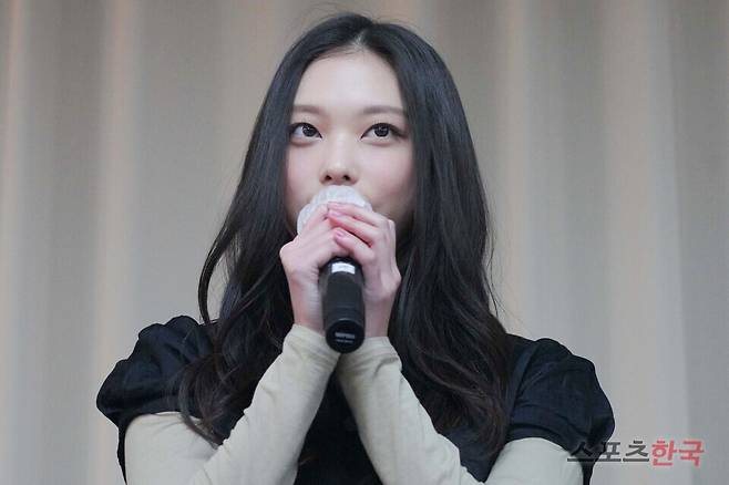 하이브(HYBE) 소속 어도어(ADOR) 엔터와 전속계약 해지 관련 기자회견에 참석한 그룹 뉴진스(NewJeans) 해린. 24.11.28 사진=사진공동취재단