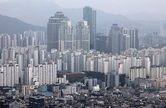 서울 강남구 무역센터에서 바라본 서울 강남구의 아파트 단지. /뉴스1