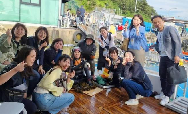 지난 7월 대한항공의 제주~도쿄 직항 재개를 앞두고, 일본 8개 주요 여행사 상품기획자들이 상품 개발을 위해 6월 제주도와 제주관광공사 초청으로 제주를 찾아 주요 명소와 문화체험 콘텐츠를 둘러봤다. (제주관광공사 제공)
