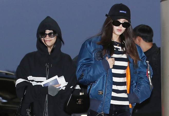 일본 행사 차 출국하는 뉴진스 멤버들. 사진ㅣ뉴스1