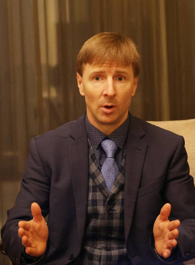 엘러 체코 산업부 원자력신기술 담당 국장 대행 (서울=연합뉴스) 이진욱 기자 = 엘러 체코 산업부 원자력신기술 담당 국장 대행이 28일 서울 롯데호텔에서 연합뉴스와 인터뷰하고 있다. 2024.11.28. cityboy@yna.co.kr