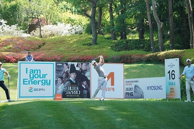 남서울CC 16번홀에서 플레이하는 선수들 [한국프로골프협회 제공. 재배포 및 DB 금지]