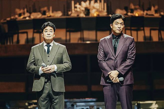 '흑백요리사' 심사위원으로 나선 안성재 셰프(오른쪽)와 외식사업가 백종원. /넷플릭스