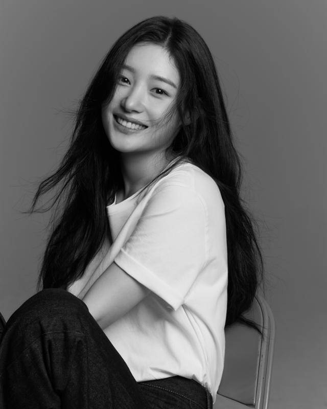 정채연이 '조립식 가족'을 향한 애정을 내비쳤다. BH엔터테인먼트 제공