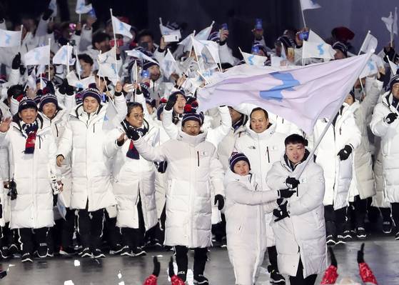 Team Korea enters Pyeongchang Olympic Stadium during the PyeongChang 2018 Winter Olympics opening ceremony held in Gangwon on Feb. 9, 2018. [YONHAP]