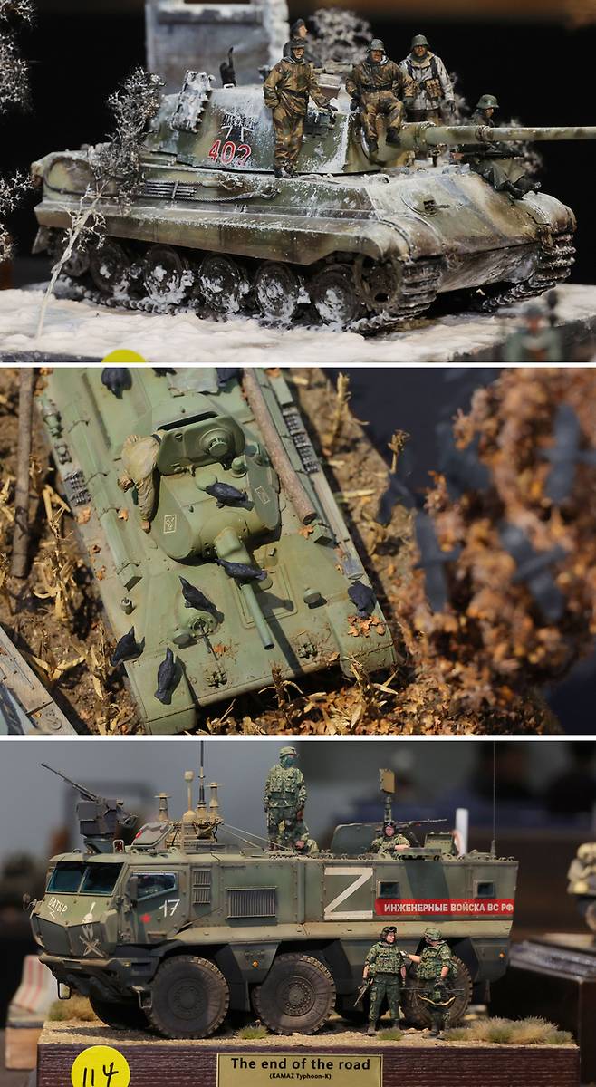 White Tiger , 까마귀떼 - 전사한 전차병과 주위를 멤도는 까마귀떼로 전쟁의 무심함을 표현, End of the road - 러시아 우크라이나 전쟁 그 끝은 어디인가