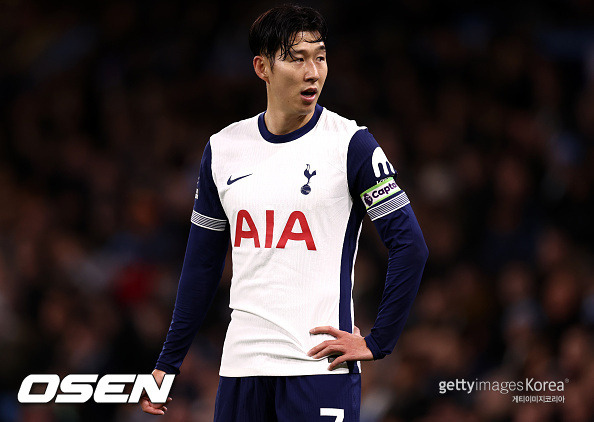 MANCHESTER, ENGLAND - NOVEMBER 23: Son Heung-Min of Tottenham Hotspur looks on during the Premier League match between Manchester City FC and Tottenham Hotspur FC at Etihad Stadium on November 23, 2024 in Manchester, England. (Photo by Naomi Baker/Getty Images)