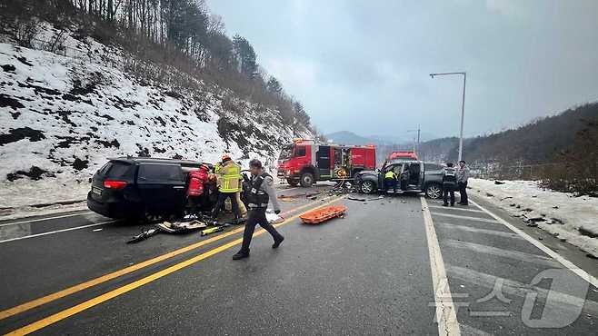 강원 횡성 둔내면 마암1리 교통사고 현장.(강원도소방본부 제공)