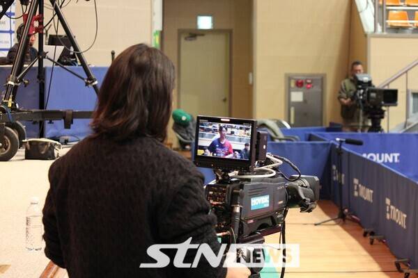 1일 충남 당진실내체육관에서 열린 2024 탁구 디비전리그 종합대회 STN스포츠 중계팀 촬영 모습. 당진=사진┃김태일 기자