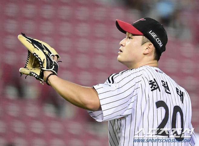 5일 잠실구장에서 열린 LG와 SSG의 경기. 1회 연속 실점을 내주고 있는 LG 최원태. 잠실=송정헌 기자songs@sportschosun.com/2024.09.05/