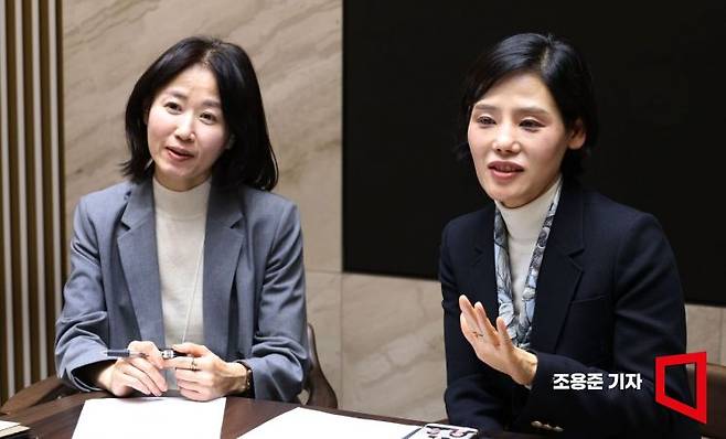 김하정 하나은행 리빙트러스트 센터장(오른쪽)과 최윤정 리빙트러스트 센터 팀장이 서울 을지로 하나은행 본점에서 아시아경제와 인터뷰 하고 있다. 조용준 기자