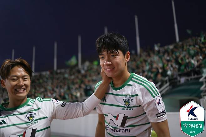 이승우(왼쪽)와 전진우. 사진=프로축구연맹