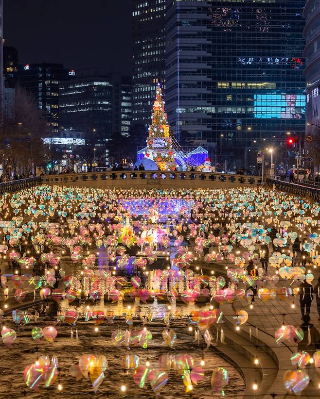'2023 서울빛초롱축제' 중 청계광장 모습 *재판매 및 DB 금지