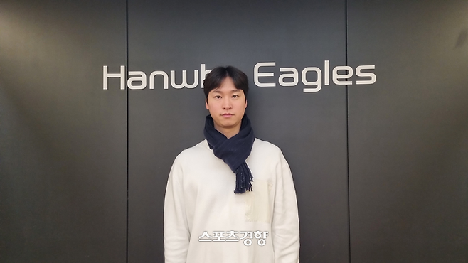 지난달 29일 대전 한화생명이글스파크에서 만난 엄상백. 대전|배재흥 기자