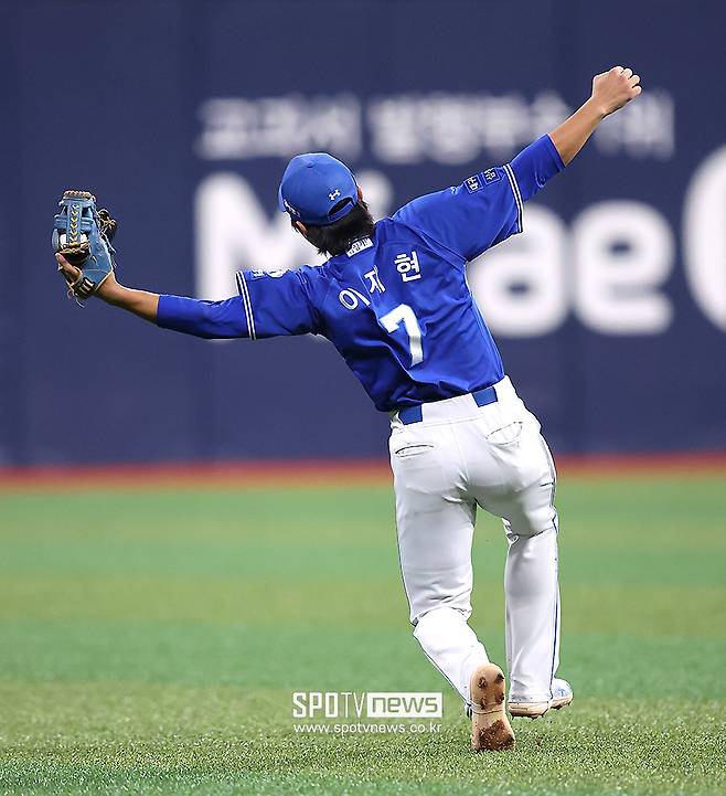 ▲ 올해도 삼성의 주전 유격수는 이재현이었다. 올해는 109경기에 출전한 이재현은 타율 .260 14홈런 66타점 2도루를 기록했고 KIA와의 한국시리즈에서는 4차전에서 홈런을 터뜨리며 생애 첫 한국시리즈 홈런을 남기기도 했다. 한국시리즈 성적은 5경기 타율 .133 1홈런 1타점. ⓒ곽혜미 기자