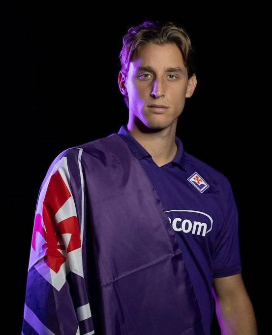 보베가 2일(한국시간) 이탈리아 피렌체에 있는 스타디오 아르테미오 프란키에서 열린 피오렌티나와 인터 밀란의 2024-2025시즌 세리에A 14라운드 홈 경기에 선발 출장했다가 갑자기 쓰러졌다. 왼쪽 윙어로 선발 출장한 보베는 경기 중 전반 17분 축구화 끈은 묶은 뒤 일어서서 걸어가는 과정에서 갑자기 쓰러졌다. 앞에서 있던 덴젤 둠프리스가 보베의 상황을 확인한 즉시, 다가가 응급조치를 진행했다..피오렌티나