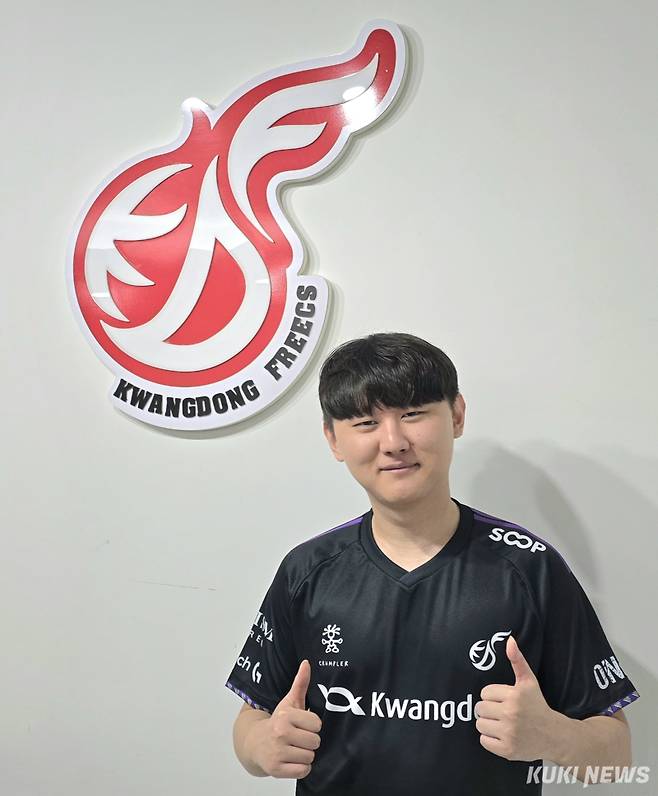 2일 광동 프릭스 사옥에서 쿠키뉴스와 만난 ‘표식’ 홍창현. 사진=김영건 기자