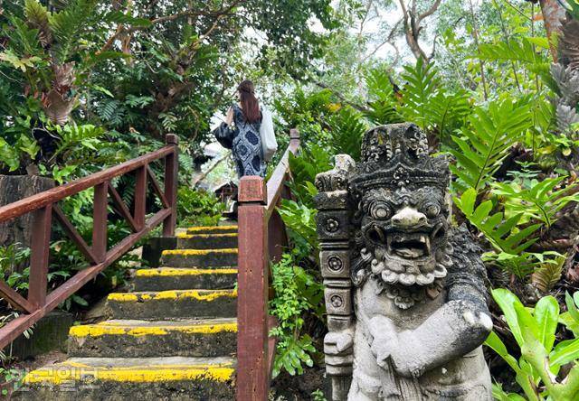 미니 발리로 불리는 바탐의 투리비치 리조트. 숙소와 주변 장식을 힌두 양식으로 꾸몄다. 미니 발리로 불리는 바탐의 투리비치 리조트. 숙소와 주변 장식을 힌두 양식으로 꾸몄다.