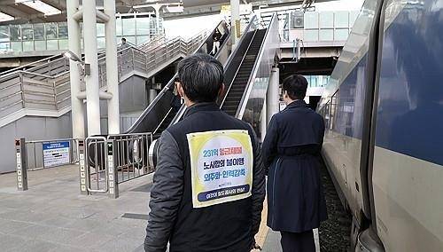 코레일 철도노조가 5일 무기한 총파업을 예고했다. 연합뉴스