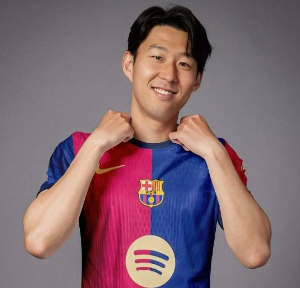 ▲ 스페인 매체 ‘엘골디히탈’은 3일(한국시간) “바르셀로나는 손흥민 영입을 원하고 있다. 그들은 손흥민의 주급을 충당하기 위해 팀에 남아있는 안수 파티와 페란 토레스를 매각할 계획이다. 바르셀로나의 데쿠 디렉터는 한지 플릭 감독에게 손흥민을 언급했을 때, 플릭 감독의 반응은 긍정적이었다”라고 전했다.