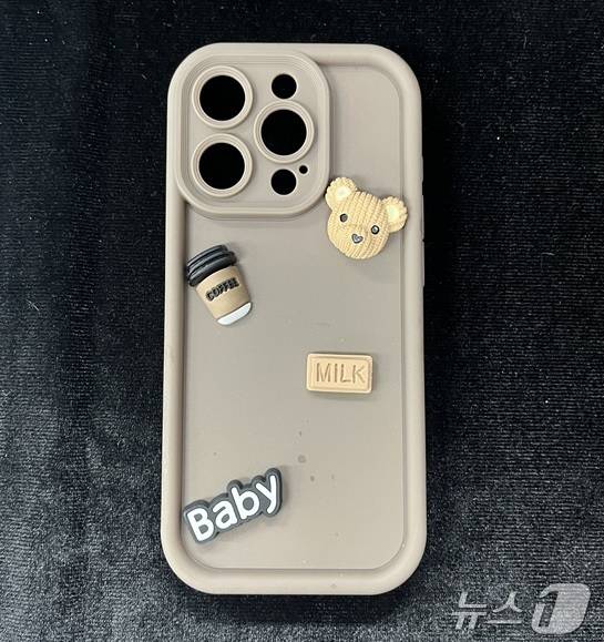 해외직구로 구매한 핸드폰 케이스(서울시 제공)