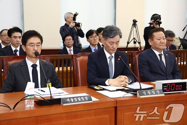 이상민 행정안전부 장관(오른쪽부터), 조지호 경찰청장, 김봉식 서울경찰청장이 5일 오전 서울 여의도 국회에서 열린 비상계엄 관련 행정안전위원회 전체회의에 자리해 있다. 2024.12.5/뉴스1 ⓒ News1 김민지 기자