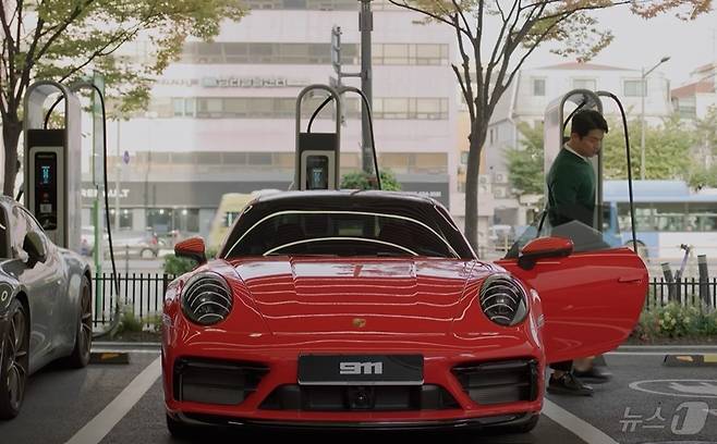 포르쉐코리아의 안성재 광고 영상.(영상 갈무리)