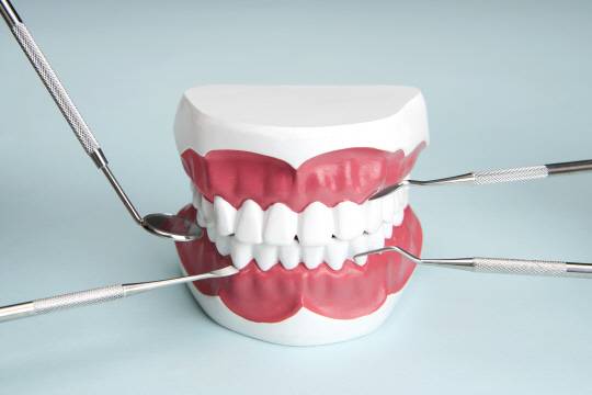 KAIST는 콜라와 같은 탄산음료로부터 치아 손상을 막을 수 있는 과학적 방법을 밝혀냈다. 아이클릭아트 제공